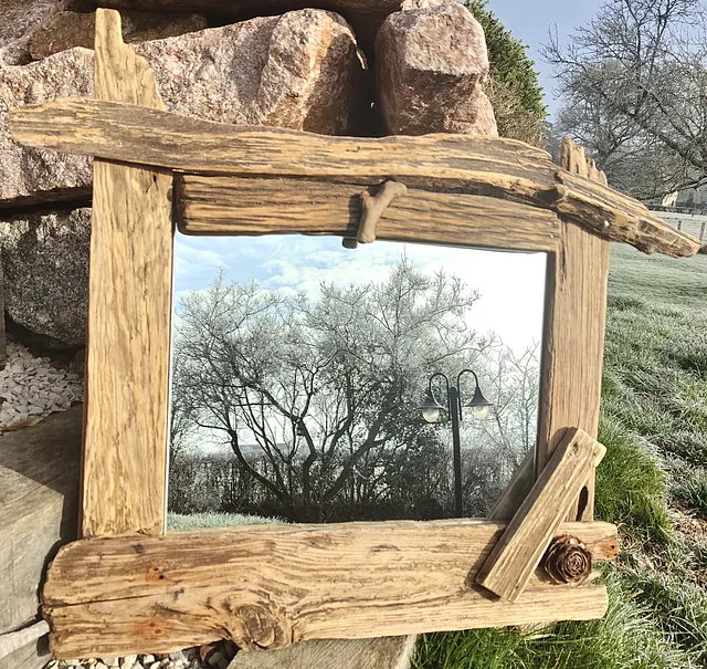 Miroir en bois flotté 86 €